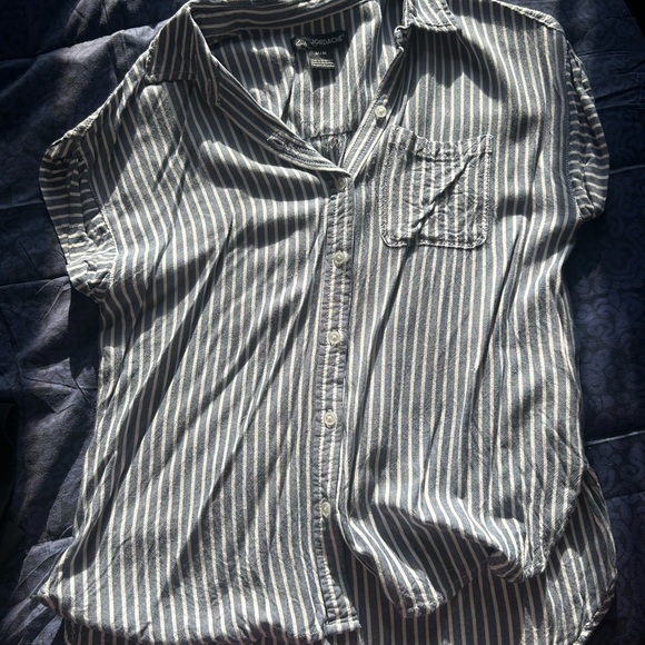 Jordache short sleeve striped shirt. Size medium - Picture 3 of 5